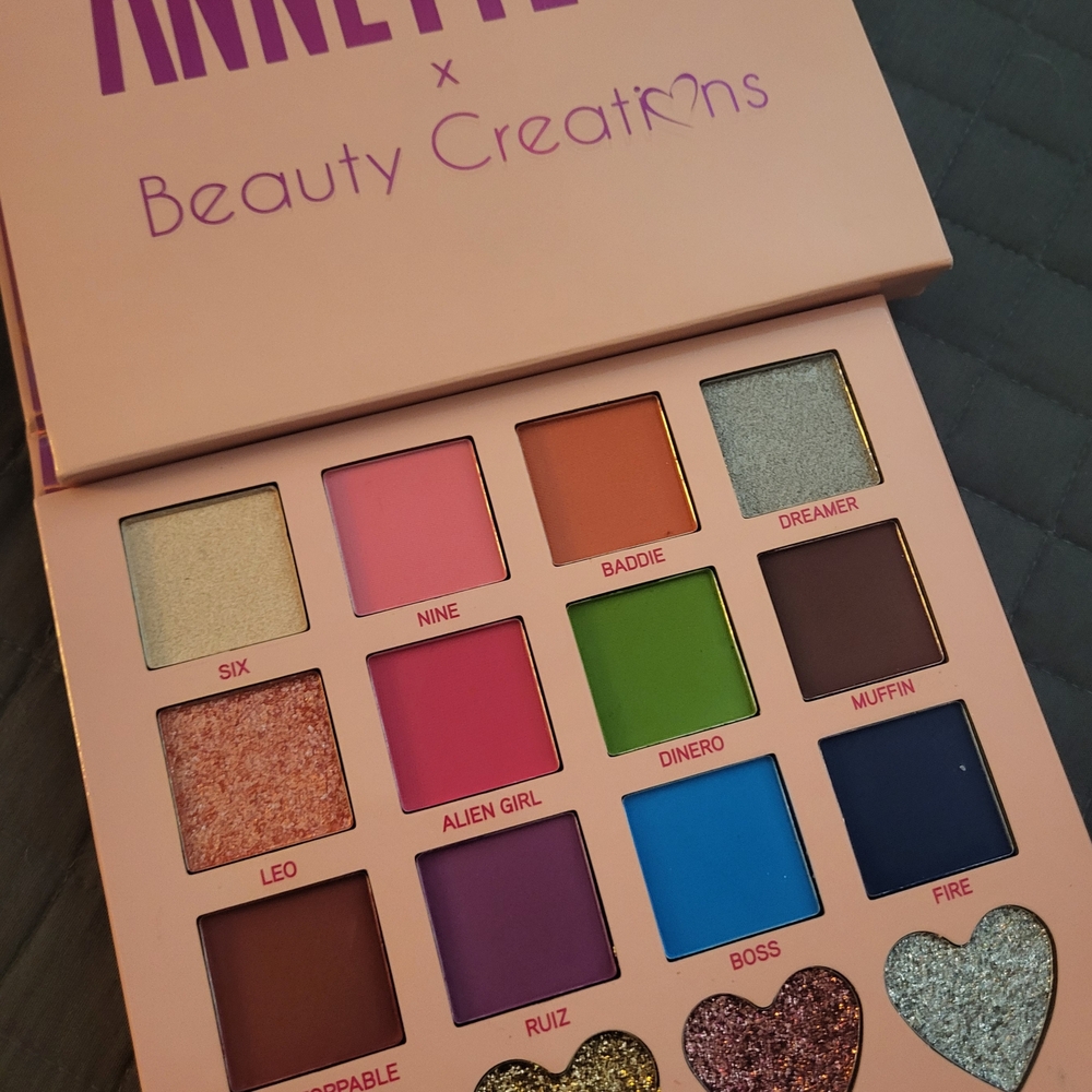 Annette 69 Glam Eyeshadow Palette with 16 Vibrant Colors - Picture 6 of 10